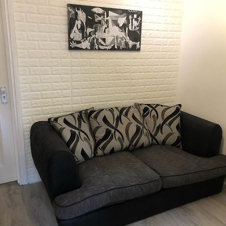 Double Room With Private Bathroom In A 2-Bedrooms House London Ngoại thất bức ảnh